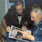 Fidel Castro, junto al dirigente estudiantil Randy Perdomo, en una imagen tomada el 23 de enero en La Habana.-Foto: REUTERS