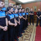 El alcalde, Daniel de la Rosa, y la edil de Seguridad Ciudadana, Blanca Carpintero, dieron ayer la bienvenida a 14 de los 15 nuevos agentes de la Policía Local de Burgos.-RAÚL G. OCHOA