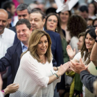 La presidenta de Andalucía y candidata a la Secretaría General del PSOE, Susana Díaz, acompañada por el secretario general del partido en Castilla-La Mancha, Emiliano García-Page, a su llegada a un acto con militantes celebrado hoy en Toledo.-EFE