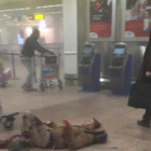 Imágenes de Twitter de los atentados en el aeropuerto Zaventem de Bruselas.-