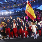 El tenista español Rafa Nadal encabezando la delegación española en la ceremonia inaugural de los JJOO de Río 2016.-REUTERS