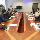 Javier Ramírez se reunía ayer con representantes del sector turístico de Burgos.-RAÚL G. OCHOA