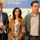 Javier Lacalle, Gloria Bañeres y Daniel de la Rosa, en una imagen tomada en el Ayuntamiento de Burgos.-ISRAEL L. MURILLO
