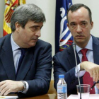 El presidente del CSD, Miguel Cardenal (izquierda). y el secretario de Estado de Seguridad, Francisco Martínez, antes de comenzar la reunión de la Comisión Antiviolencia.-Foto: JUAN MANUEL PRATS