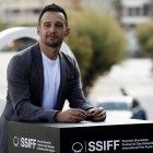 El director de cine Alejandro Amenábar, posa tras presentar su película "Mientras dure la guerra".-EFE