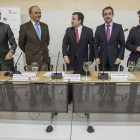 Ignacio López, José María Leal, José Ramón Alonso, José Manuel Bilbao y Alejandro Sarmiento en la firma del convenio.-Santi Otero