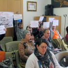 Varias personas mostraron su oposición a las UGC durante el pleno-E. M.