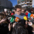 Íñigo Errejón atiende a los medios de comunicación.-DAVID CASTRO