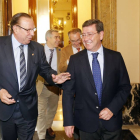 Pedro García y César Rico rubricaron ayer el convenio de colaboración entre la Diputación y la Arandina CF-Raúl G. Ochoa