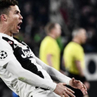 Cristiano Ronaldo celebra la clasificación de la Juventus ante el Atlético.-AFP / MARCO BERTORELLO