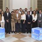 Los miembros de la candidatura de Javier Lacalle posaron ayer en la Sala Polisón para una foto de familia en la que faltan dos de los titulares y dos suplentes.-RAÚL OCHOA