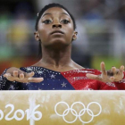 Simone Biles, durante un ejercicio en la barra en los Juegos de Río.-REUTERS / DAMIR SAGOLJ