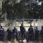 Un grupo de policías federales durante el tiroteo en un rancho de Tanhuato.-Foto: ALAN ORTEGA / REUTERS
