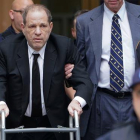 El productor de cine Harvey Weinstein llega a la Corte Suprema de Nueva York para el juicio por abuso sexual.-