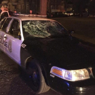 Un coche policial dañado en las protestas en Milwaukee, en Wisconsin.-MILWAUKEE POLICE DEPARTMENT HA