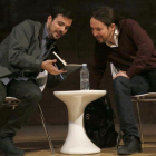 Alberto Garzón y Pablo Iglesias, este viernes, en el debate celebrado en Madrid sobre las confluencias.-EFE / MARISCAL