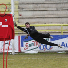 Álvaro del Val durante un entrenamiento de la pasada campaña en El Plantío.-RAÚL G. OCHOA