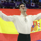 Javier Fernández tras ganar la medalla de bronce.-DAVID J. PHILLIP (AP)
