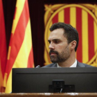 Roger Torrent, en el Parlament, en el pleno de política general.-FERRAN NADEU