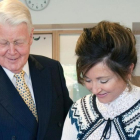 El presidente islandés, Olafur Ragnar Grimsson, y su esposa Dorrit Moussaieff.-AFP / THORVALDUR ORN KRISTMUNDSSON