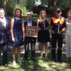 Foto de familia de los galardonados junto a la alcaldesa de Atapuerca, Raquel Torrientes.-ECB