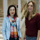 Las diputadas Margarita Robles y Susana Sumelzo, que mantuvieron el 'no' a Rajoy, la semana pasada en el Congreso.-EFE / CHEMA MOYA