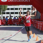 Dani Arce celebra su victoria en la edición de 2017.-RAÚL OCHOA