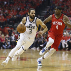 Ricky Rubio, en acción y con el balón en la mano.-GETTY IMAGES NORTH AMERICA