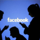 Siluetas en un panel de Facebook.-Foto:   REUTERS / DADO RUVIC