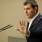 El presidente de Ciudadanos, Albert Rivera, en rueda de prensa en el Congreso.-JOSE LUIS ROCA