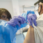 La campaña de vacunación de la gripe arranco a mediados de octubre con 85.190 dosis para Burgos. ISRAEL L. MURILLO