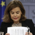 La vicepresidenta del Gobierno, Soraya Sáenz de Santamaría, en rueda de prensa tras un Consejo de Ministros.-EFE / ÁNGEL DÍAZ