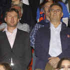 El alcalde, Javier Lacalle, y el presidente del Autocid, Miguel Ángel Benavente, durante un partido.-SANTI OTERO
