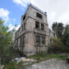 Los propietarios del hotel Villa Jimena, en manos del Sareb, van a sanear la parcela.-ISRAEL L. MURILLO