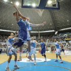 Un lance del choque del pasado curso ante Obradoiro en el Coliseum-Israel L. Murillo