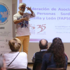 El presidente de la Federación de Asociaciones de Personas Sordas de Castilla y León, Luis Miguel Jiménez.-RAÚL OCHOA