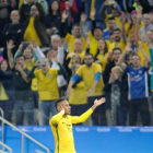 Neymar celebra con la 'torcida' su gol a Colombia en el partido de cuartos de final de los Juegos Olímpicos de Río-2016.-EFE / ALAN MORICI