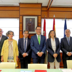 La consejera de Agricultura, Milagros Marcos, en la firma del convenio con Iberaval y las cajas rurales para ayudar al sector primario.-ICAL