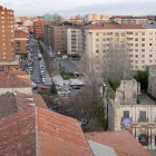 La capilla de Bernardas, a la izquierda de la imagen, verá renovada su cubierta, mientras el Monasterio se someterá a una intervención integral.-ISRAEL L. MURILLO