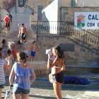 Tras la salida ayer de los corredores de la vuelta, el jolgorio continuó con hinchables y fiesta de la espuma-ECB