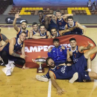 Los jugadores del UBU Tizona celebran el título, ayer.-TWITTER / @FBCYL