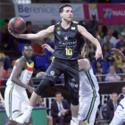 Ferran Bassas en acción con la camiseta de Iberostar Tenerife-ACB  / A. Pérez