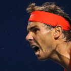 Rafael Nadal sirve ante Khachanov.-AFP / VAUGHN RIDLEY
