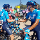 Carlos Barbero y Daniele Bennati se saludan tras la etapa.-PHOTO GOMEZ SPORT