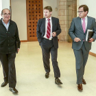 FernándezSantos (PSOE), el alcalde, Javier Lacalle, y el concejal de Hacienda, Salvador de Foronda.-ISRAEL L. MURILLO