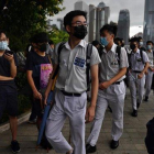 Jóvenes estudiantes se manifiestan en Hong Kong, este lunes.-LILIAN SUWANRUMPHA (AFP)
