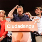 Juan Carlos Girauta se dirige a los militantes de Ciudadanos, la noche electoral del 26-J.-ROBERT RAMOS