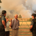 El avance del incendio forestal de Monsagro obliga al desalojo de Guadapero y Morasverdes (Salamanca). ICAL