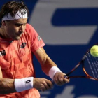 David Ferrer sirve una bola a Bernard Tomic durante cuartos de final del torneo de Acapulco.-Foto:   EFE / JOSÉ MÉNDEZ