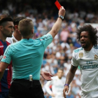 El lateral madridista Marcelo, en un apuro.-REUTERS / SUSANA VERA